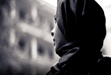 گیر افتادن زن جوان در مخمصه هوو | شوهر پیرم با میله آهنی به سرم کوبید