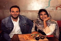 شلوار عجیب و غریب آزاده صمدی جلب توجه کرد | مردم آزاده صمدی را سوژه کردند +عکس