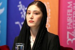 عکس زیرخاکی فرشته حسینی در کنار مادر و خواهرش+تصاویر دیده نشده