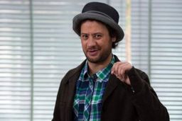 علی صادقی: 8 ساله تو کار اگزوزم!+فیلم لو رفته