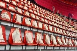 سورپرایز قطری ها برای تماشاگران دیدار افتتاحیه +عکس