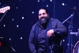 شوخی بامزه کادر پرواز با رضا صادقی | رضا صادقی حسابی سورپرایز شد + فیلم