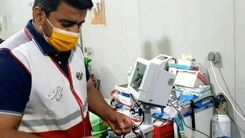 خدمت‌رسانی قهرمان المپیک به زائران در درمانگاه کربلا +عکس