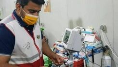 خدمت‌رسانی قهرمان المپیک به زائران در درمانگاه کربلا +عکس
