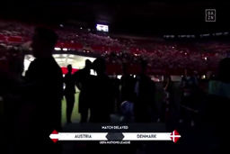 حرکت خبرساز تماشاگران فوتبال بعد از قطعی برق 