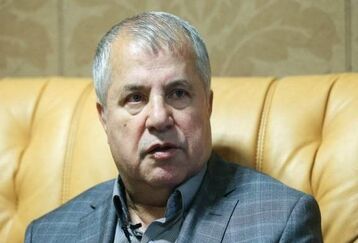 علی پروین شمع کیک تولدش را فوت کرد | جشن تولد سلطان سرخ ها در محل تمرین پرسپولیس