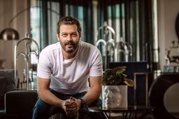 تیپ با کلاس پژمان بازغی در جشن عروسی بازیگر مشهور | ویدئو جالب از جشن عروسی باشکوه آقای بازیگر + فیلم