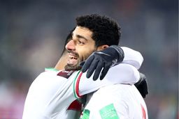 عکس جالب از مهدی طارمی هنگام بازی ایران و ژاپن | مهدی طارمی کجاست ؟ | عکس