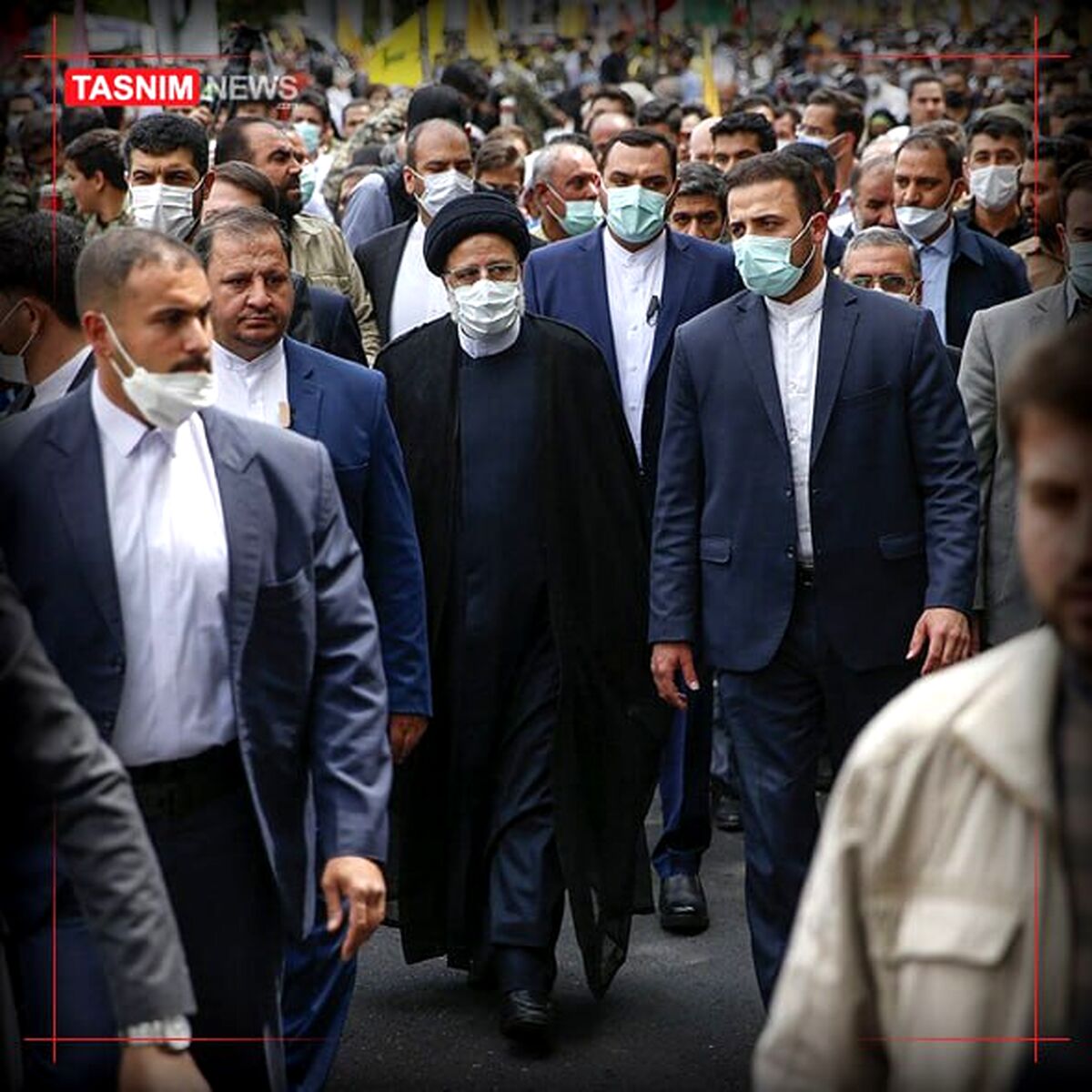 حضور رئیس‌جمهور در جمع راهپیمایان ۲۲ بهمن تهران +عکس