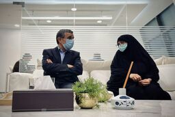 فیلم جنجالی احمدی نژاد در دبی/واکنش همسر احمدی نژاد به موهای زن نامحرم روی سر شوهرش!
