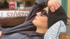 خوابیدن مارال فرجاد در کافه ای در سوئیس+عکس