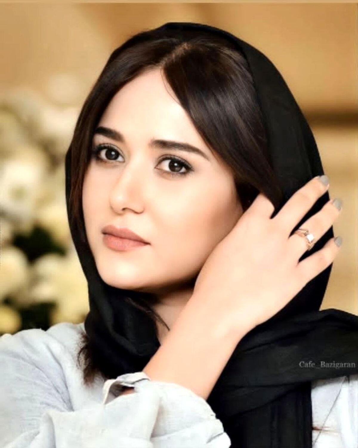پوشش متفاوت پریناز ایزدیار در مراکش | حلقه نامزدی پریناز ایزدیار لو رفت +فیلم