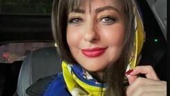 نفیسه روشن خودش را شبیه بچه های دوساله کرد/ لوس بازی های زشت خانم بازیگر در ماشین میلیاردی اش!+عکس