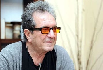 لباس سفید محسن کیایی در مراسم خاکسپاری داریوش مهرجویی | محسن کیایی امروز با این استایل خاص ظاهر شد! +عکس