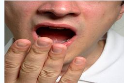 اگر مدام احساس خشکی دهان دارید ، بخوانید | چرا باید خشکی دهان را جدی بگیرید ؟