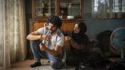 تیپ خفن سینا مهراد با شلوره پاره و خالکوبی +عکس