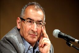 ادعای صادق زیباکلام: پیروزی رییسی در رقابت با لاریجانی قطعی است