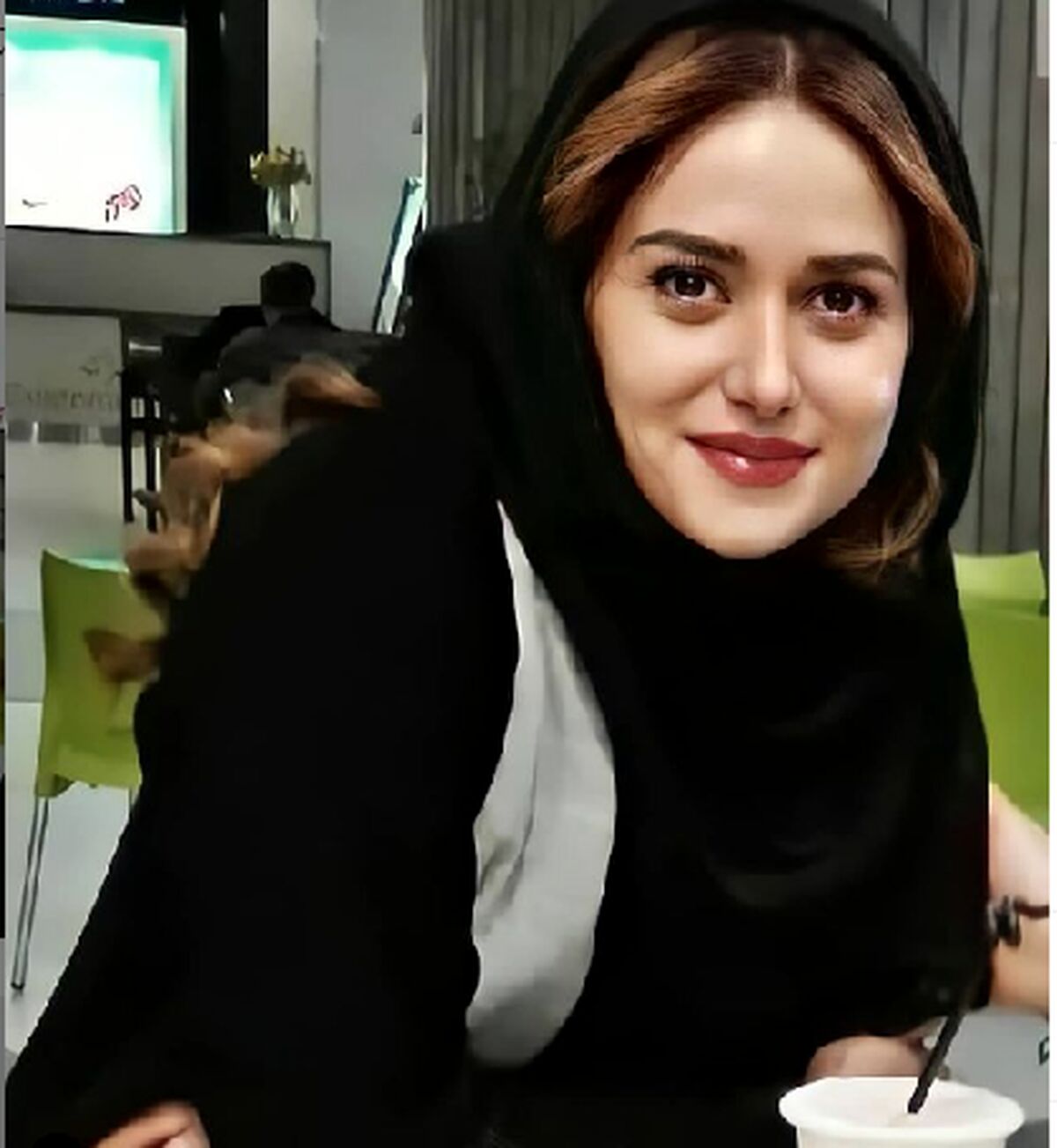سنگ تمام پریناز ایزدیار برای شب یلدا با تیپ خاصش+عکس