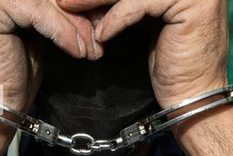 تصویری تلخ از حمله سارقان موتورسوار به حمید مطهری | سارقین گردنبند مربی تیم ملی را ربودند!