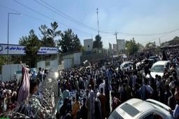 سقوط وحشتناک شهروند افغانستان از هواپیمای آمریکایی + فیلم لو رفته 