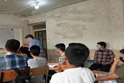 تصاویر جنجالی تنبیه بدنی عجیب دانش‌آموز 