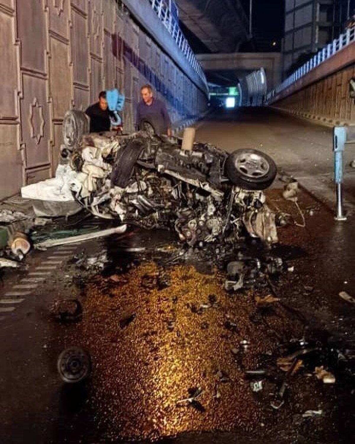 سقوط هولناک ۲۰۷ در بزرگراه صدر | خودرو ۲۰۷ و سرنشینانش خاکستر شدند +عکس وحشتناک