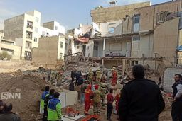 ریزش وحشتناک ساختمان سه طبقه در شهرک ولیعصر | دو مجروح و یک فوتی در حادثه ریزش آوار + فیلم