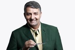 حرکت غیرقابل پیش‌بینی حمید ماهی‌صفت روی آنتن زنده تلویزیون/ حمید ماهی‌صفت صدای خواننده لس‌آنجلسی را تقلید کرد!