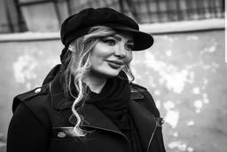 خجالت کشیدن نیوشا ضیغمی از کارهای دخترش در لایو | نیوشا ضیغمی عجب دختر شیطونی داری؟ +فیلم