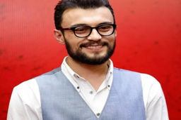 بازیگر زخم اهل افغانستان است | تسلط بدون نقص بازیگر زخم کاری به زبان انگلیسی +فیلم