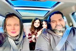 سفر لاکچری دخترهای رضا صادقی با هواپیمای شخصی + عکس