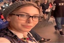 ورزش کردن فریبا نادری در خانه اش خبرساز شد | اتاق خواب لاکچری با دیزاین پنجره چشم ها را خیره کرد +عکس