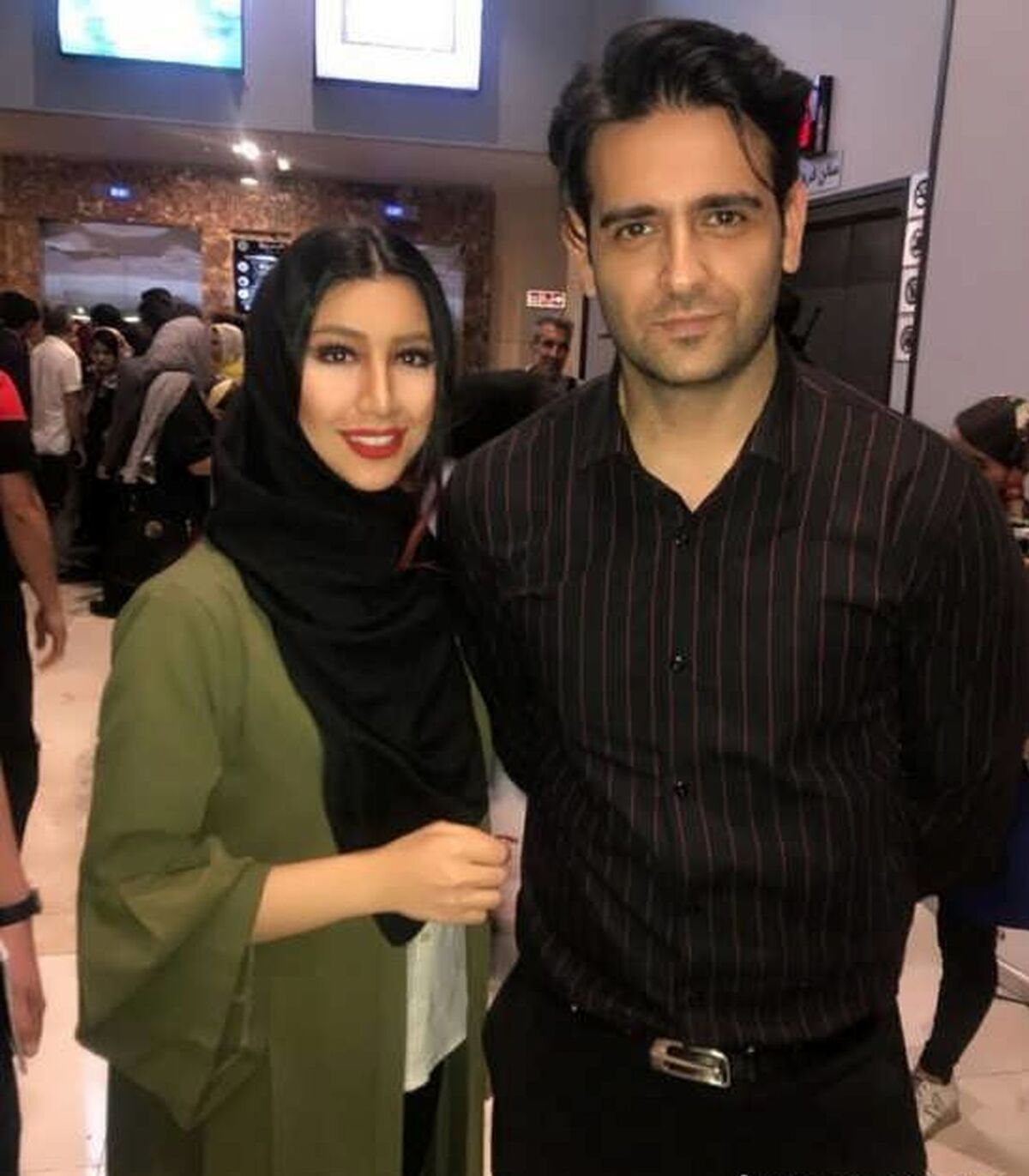 تصویر دیده نشده از امیرحسین آرمان بعد از مدت ها بی خبری | شاید باور نکنید این خانم جوان مادر امیرحسین آرمان باشد +عکس 