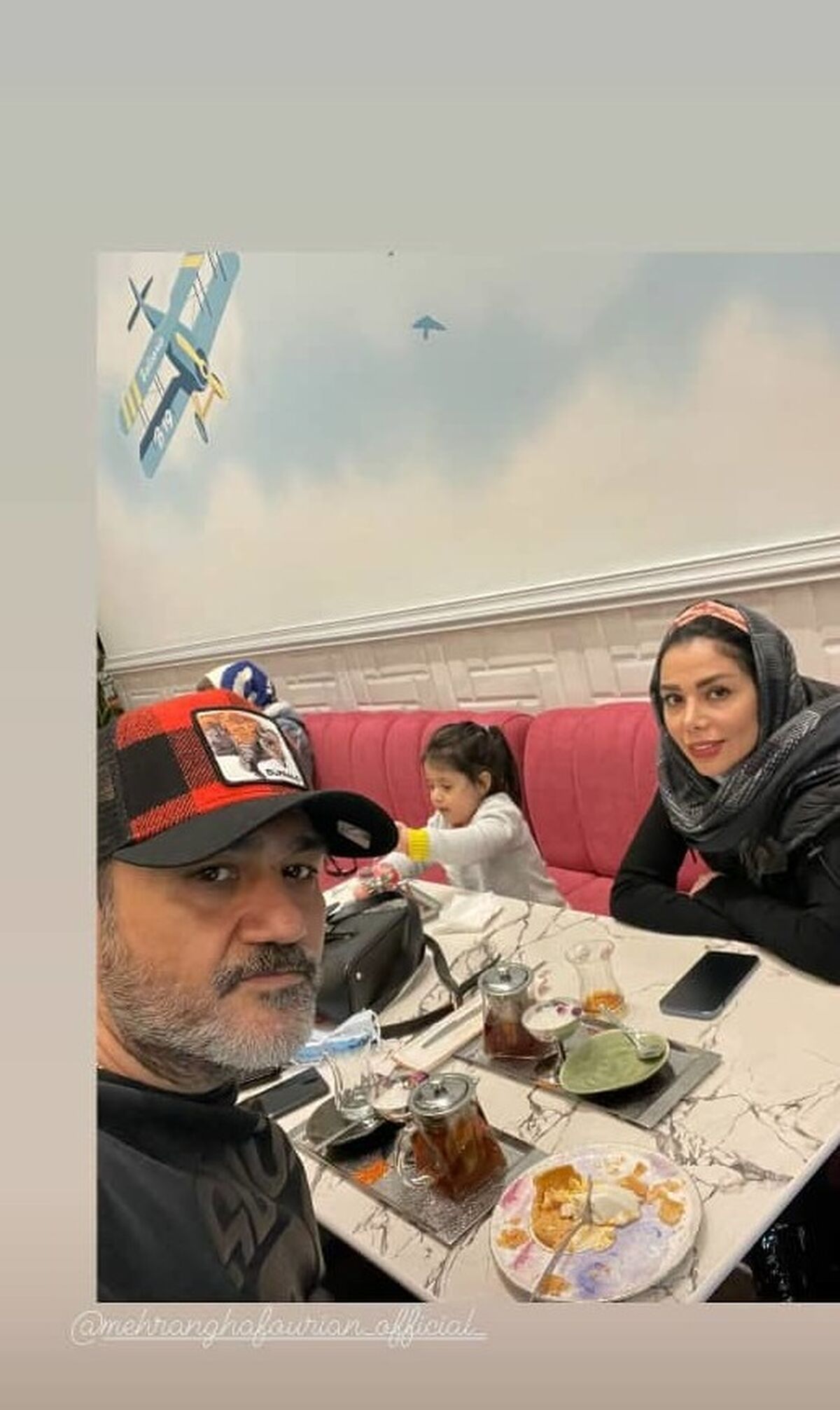 خودنمایی مهران غفوریان با ماشین میلیاردی با لباس خونگی/عوض شدن مهران غفوریان بعد از زن گرفتن!؟ +عکس شوکه کننده
