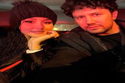 ژست مایه داری شاهرخ استخری در شعبه جدید طلافروشی اش | مغازه لاکچری شاهرخ استخری در گران ترین خیابان تهران + عکس