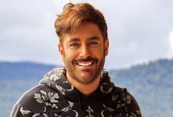 جنجال مردم بر سر سلفی گرفتن با محمدرضا گلزار در مراسم تشییع جنازه ! | رفتار تاسف باری که سوژه شد + فیلم