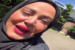 بهاره رهنما بعد از طلاق از حاجی رفت خانه برادر در خارج از کشور|زن خارجی سانتی مانتال برادر بهاره رهنما+عکس خانوادگی