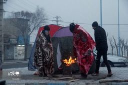 عکس این مادر و دختر در زلزله خوی دل همه را لرزاند