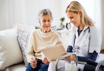 بهترین خانه سالمندان چه ویژگی دارد و چگونه آن را پیدا کنیم؟