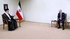 تصویری از حاشیه دیدار و گفت‌وگوی پوتین با رهبر انقلاب