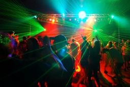 بازداشت ۳۰ نفر در یک ویلای لاکچری