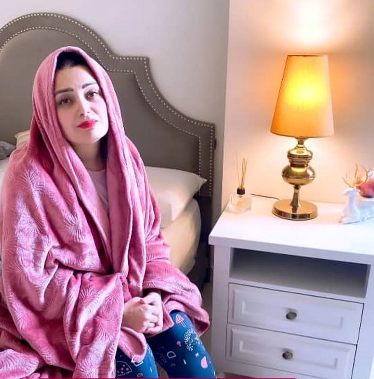 رانندگی افتضاح صبا راد در خیابان های تهران/دک و پز چند میلیونی صبا راد وقتی سوار ماشین خارجیه! +عکس جنجالی