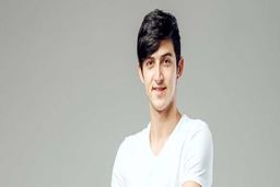 رستوران گردی سردار آزمون با همسر بازیکن روسیه! + فیلم لو رفته 