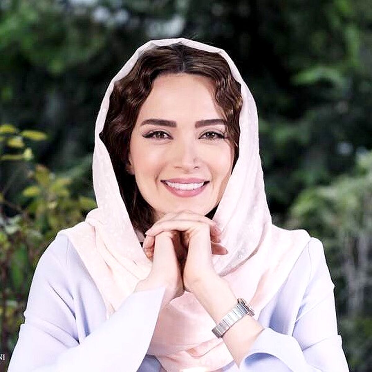 عکس لو رفته از خوشگذارنی بهنوش طباطبایی و عشقش در کافه لاکچری+عکس