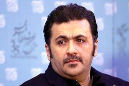 گریه های جگر سوز پسر شهرام عبدلی بر پیکر پدرش | لحظه تلخ خداحافظی آرتین با پدرش + عکس