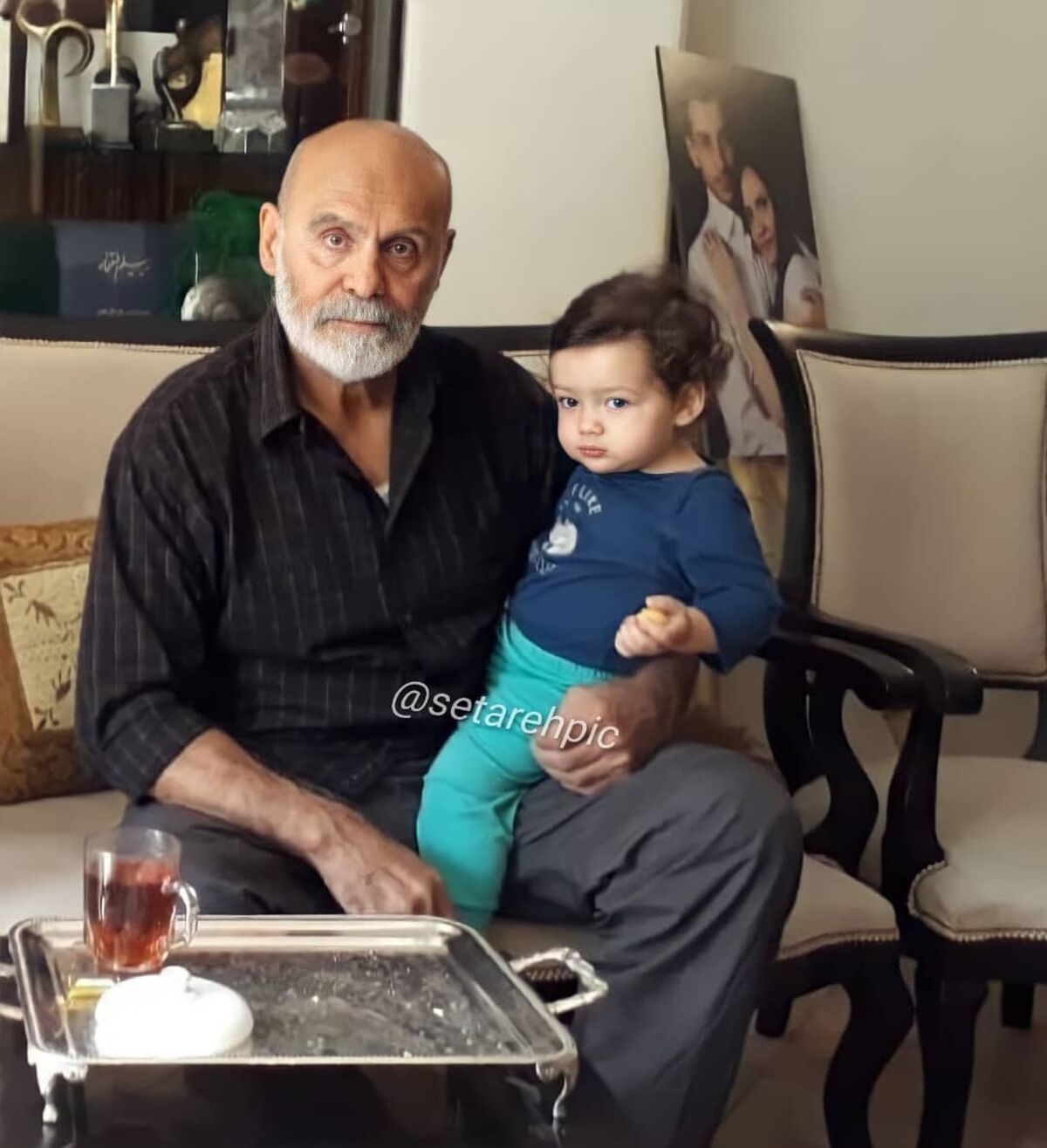 جمشید هاشم پور و نوه‌اش +عکس