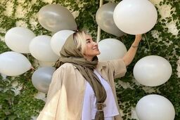 عکس جنجالی بهاره افشاری پشت موتور کامبیز دیرباز درخیابان های تهران +عکس