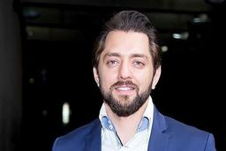 عکس گور کندن بهرام رادان در قبرستان | گریه های بهرام رادان دل همه را سوزاند + عکس