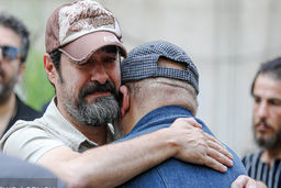 خاطره جالب کامبیز دیرباز از حضور شهاب حسینی در دادگاه | جوانمردی شهاب حسینی آقای بازیگر را متحیر کرد +فیلم