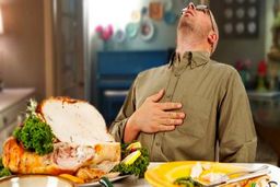 هشدار یک متخصص تغذیه درباره نوشیدن مایعات بین غذا | بلایی که این عادت سر بدنتان می آورد !